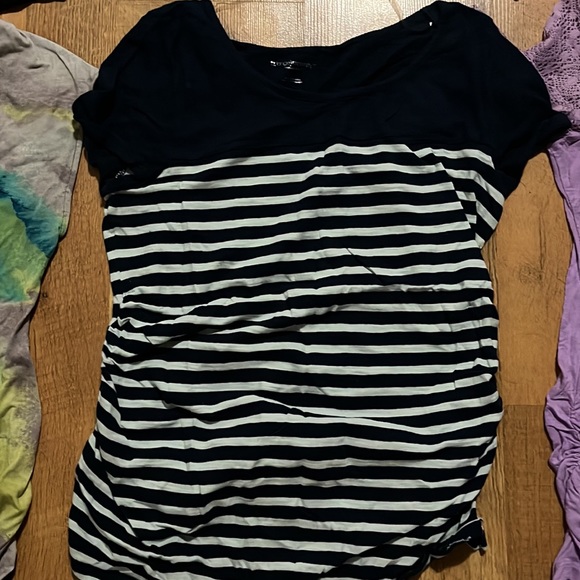 Bundle of maternity shirts - Picture 6 of 7